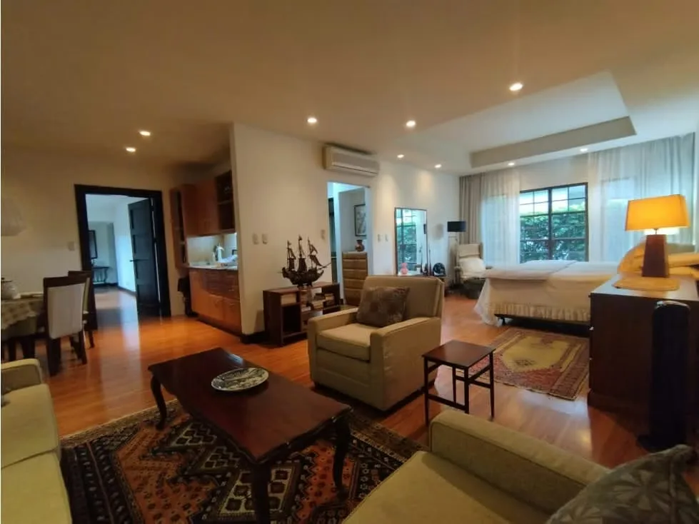 Hermosa y Funcional Casa de Una Planta en Condominio Hacienda Real en Piedades de San Ana. Ideal para personas que buscan vivir sin escaleras en una casa cómoda con estilo ...
