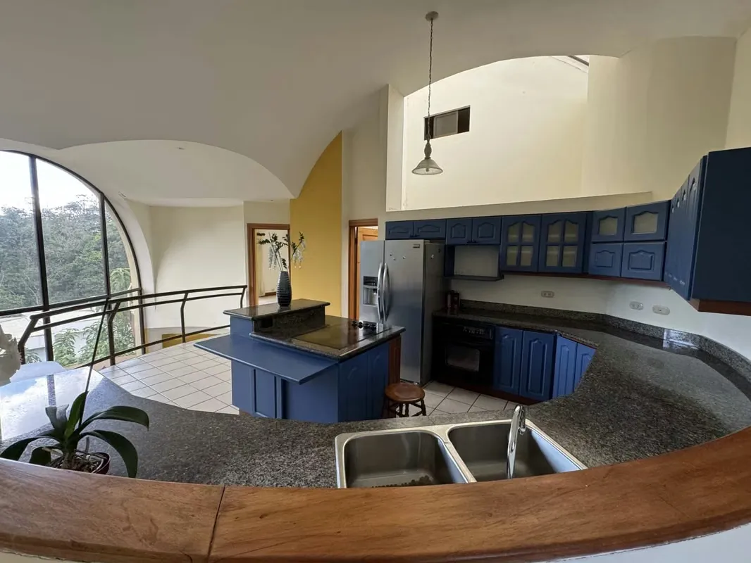 id 38744 Venta de casa con dos apartamentos, San Ramón de Tres Ríos