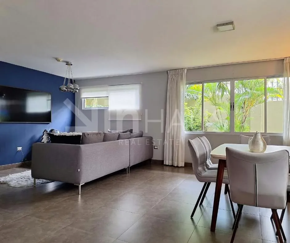 Sale of beautiful house of a plant, very little use, has very good finishes, located in Sabanilla near Supermarkets, Universities, trade in general. On one floor, spacious living and ...