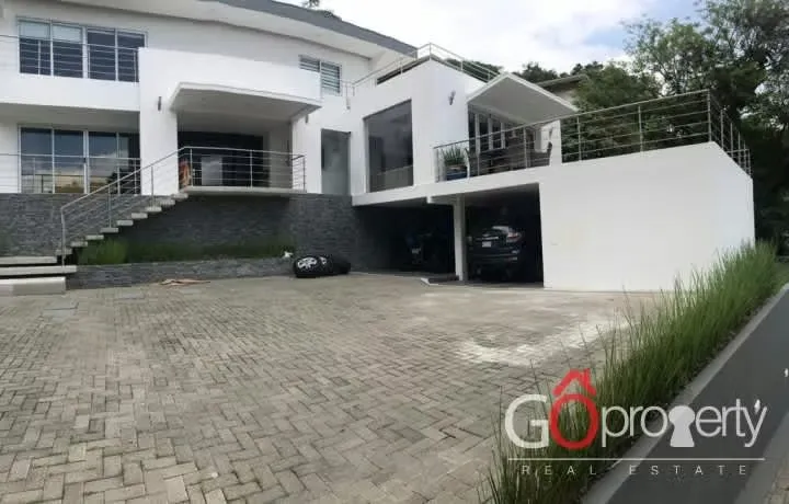 Luxury Modern Home for Sale in Santa Ana 3324