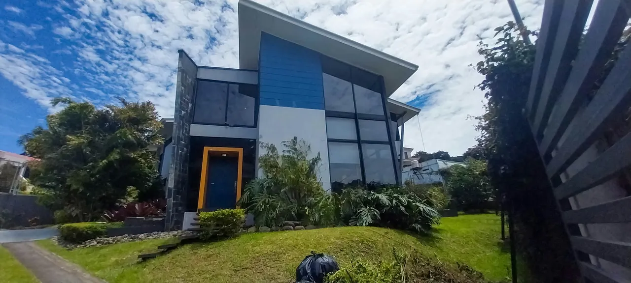 Casa contemporanea, San Isidro de Heredia 637 mtrs2