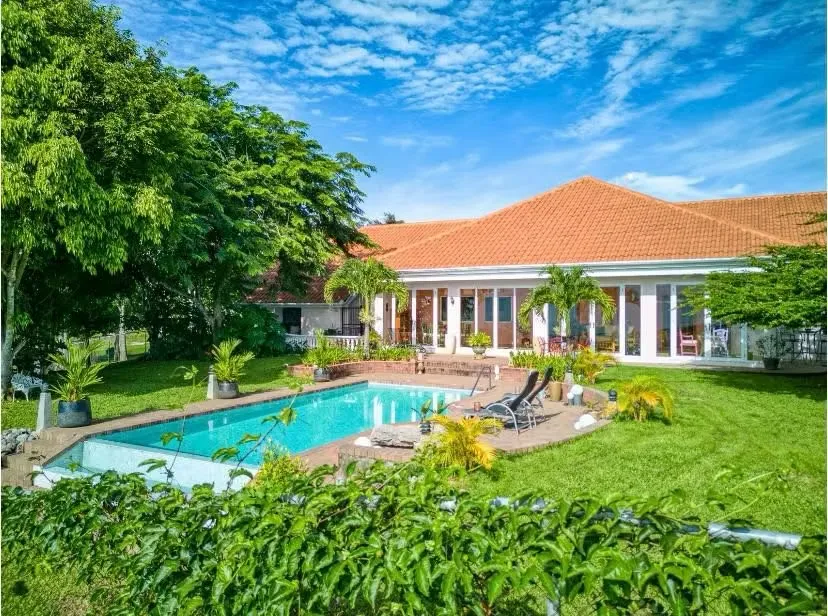 Casa en venta en Orotina, Residencial Vista Mar, amueblada, con piscina y vistas