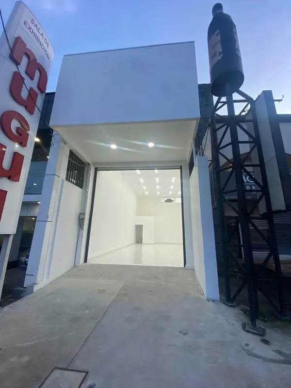 Sale of Commercial Space Facing Main Street - San Pedro