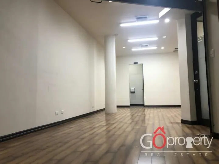 Building for rent in La California with 11 offices 3974