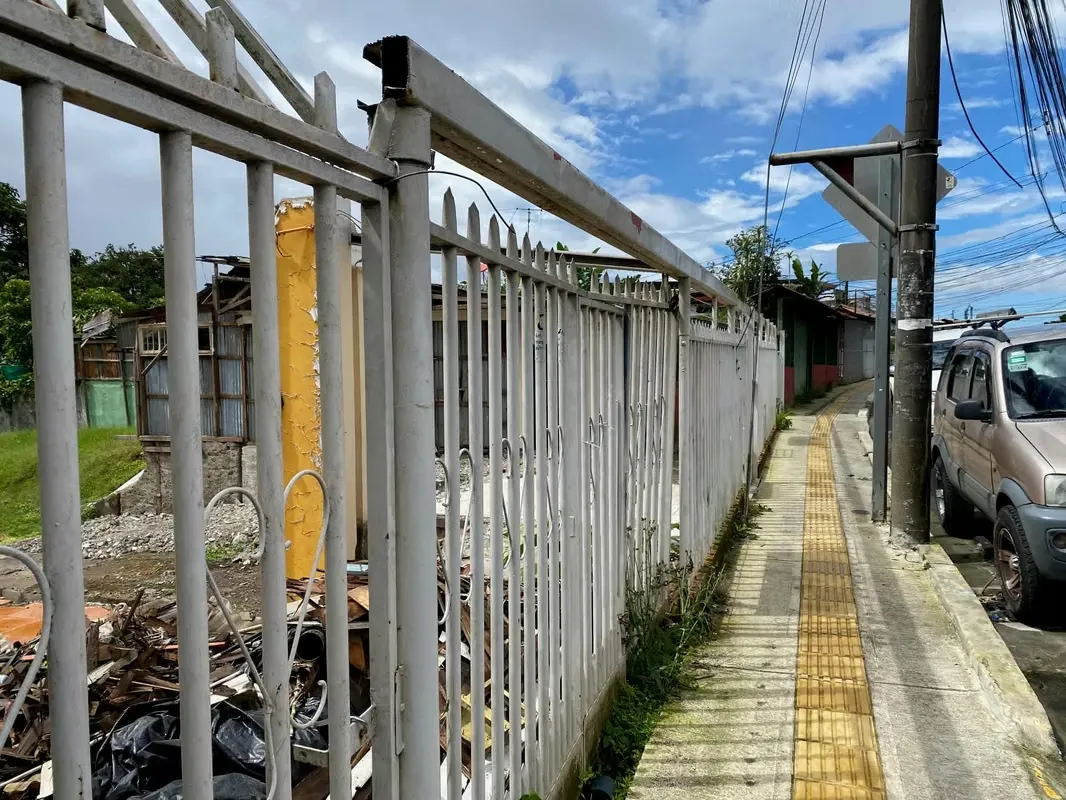 **Invest in a very well-located land in Montes de Oca...