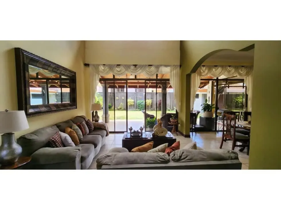 Venta de espectacular casa en Residencial en San Pablo de Heredia, muy cerca de la Universidad Nacional, Colegios, gimnasios, Fresh Market. — photo 3