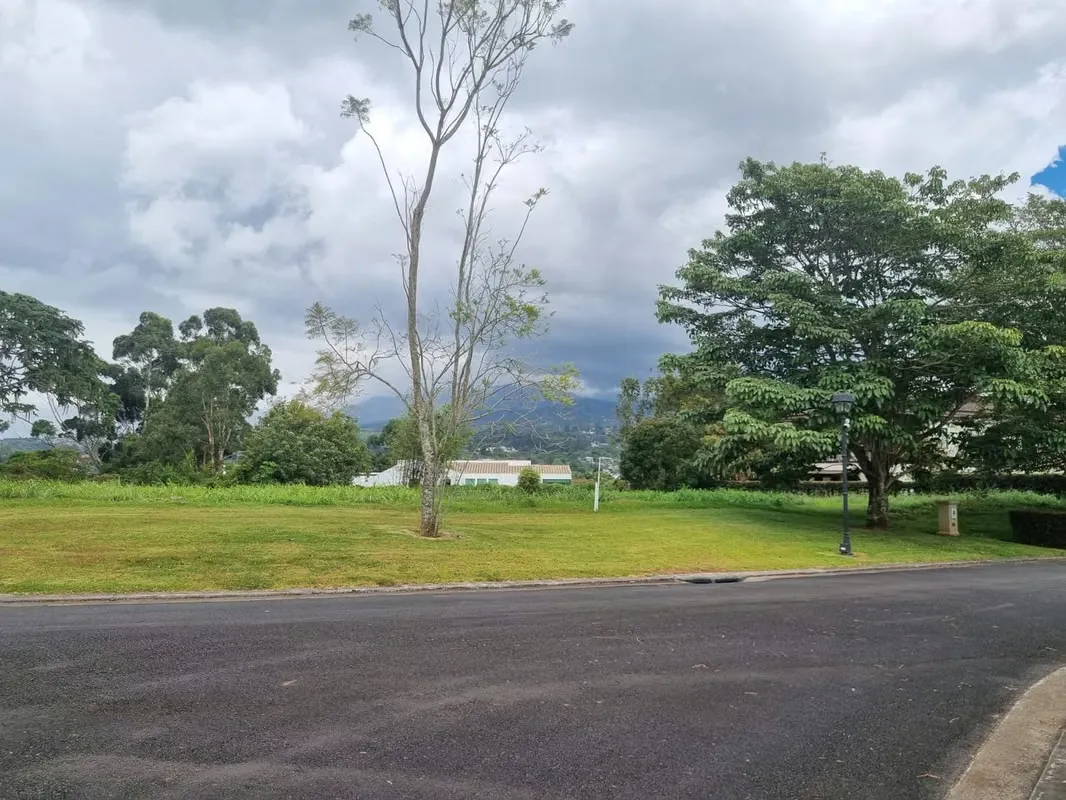 Sale of lot in condo Monterán, Conception of Tres Rios Curridabat