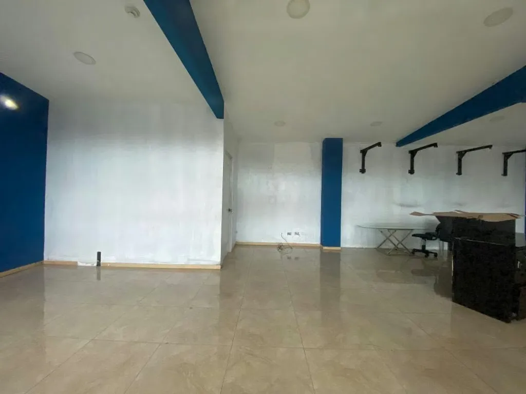 El local se encuentra en el segundo piso del edificio.