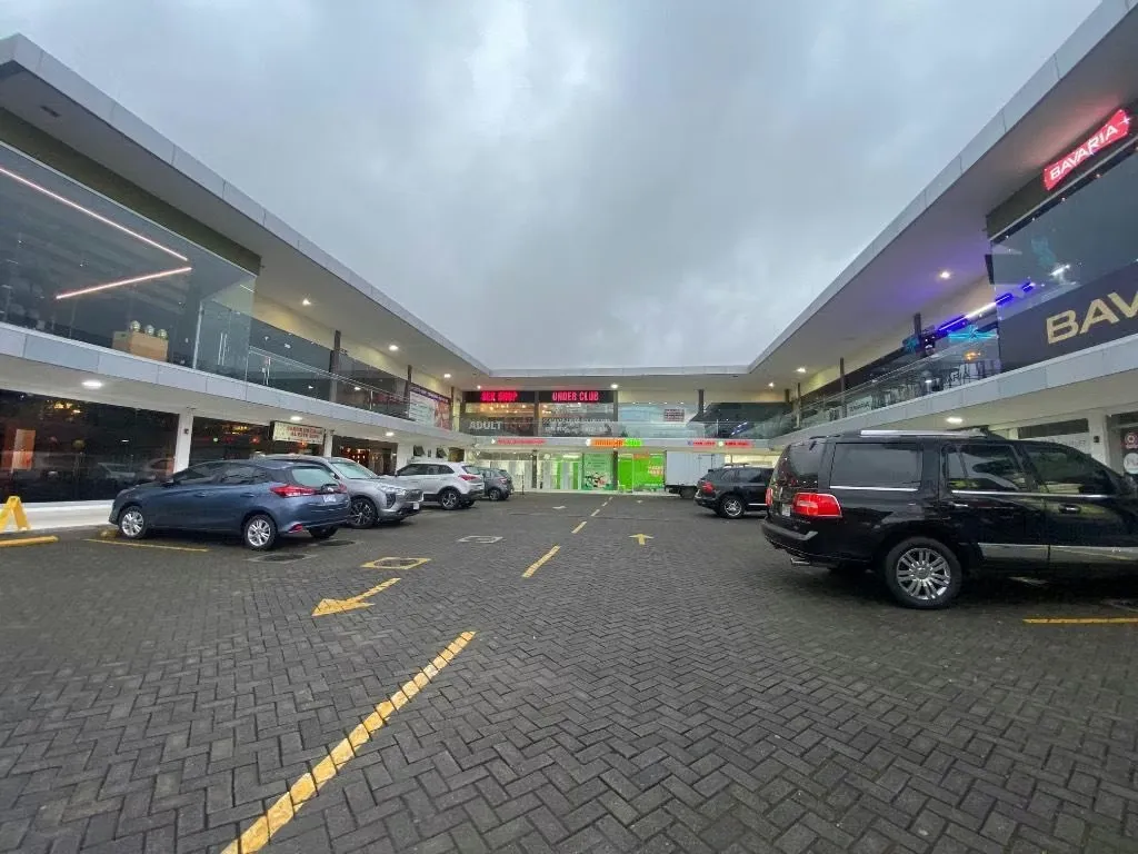 Alquilo local en Centro Comercial, Plaza La Unión en Tres Rios.
