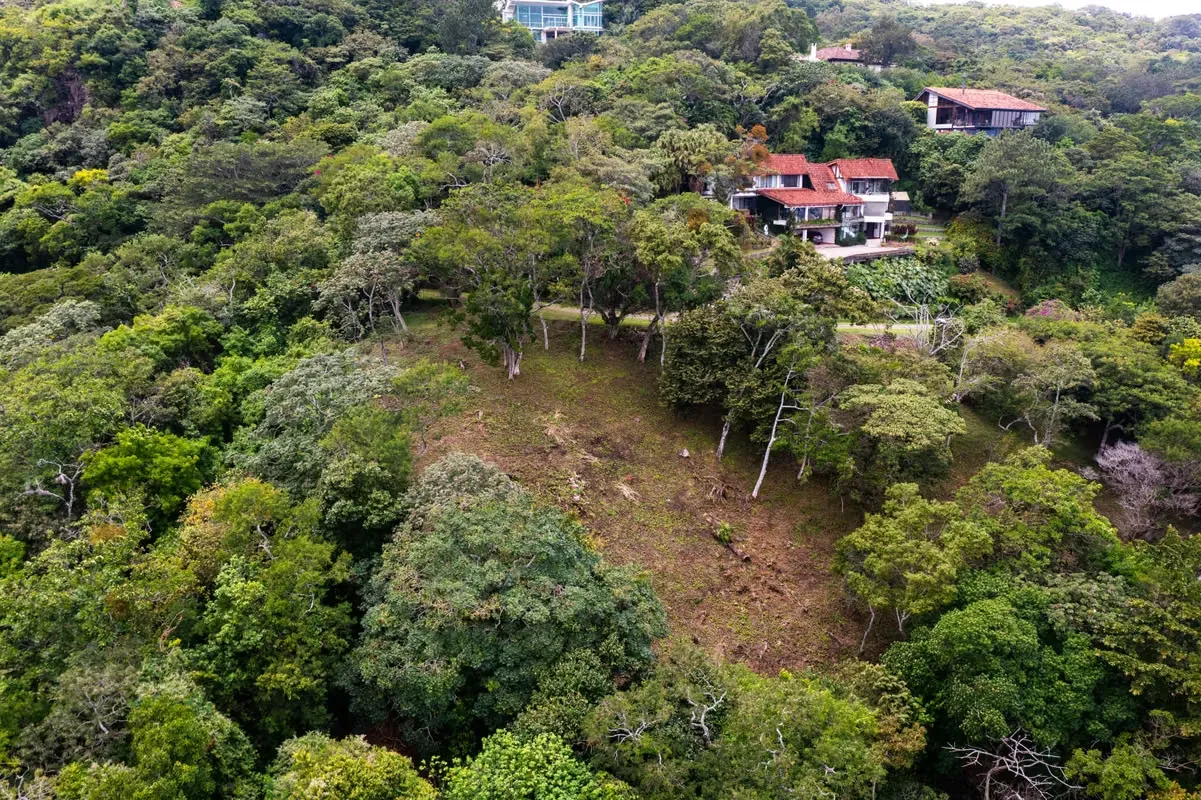 Se vende lote con una vista espectacular del Gran Area Metropolitana en Condominio Montaña del Sol ubicado en Piedades- Santa Ana a 10 minutos de la cruz roja.