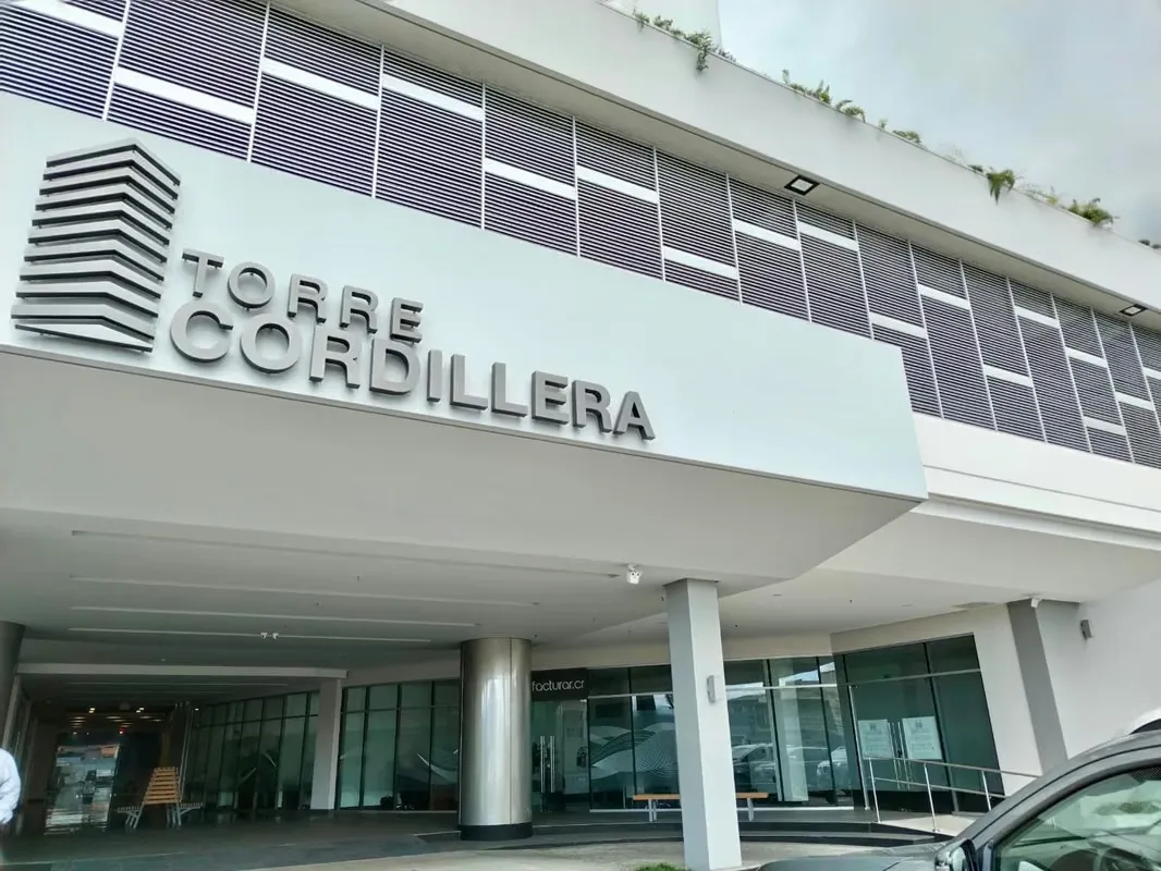 Alquiler de oficinas en Oficentro Torre Cordillera en Pavas, San José