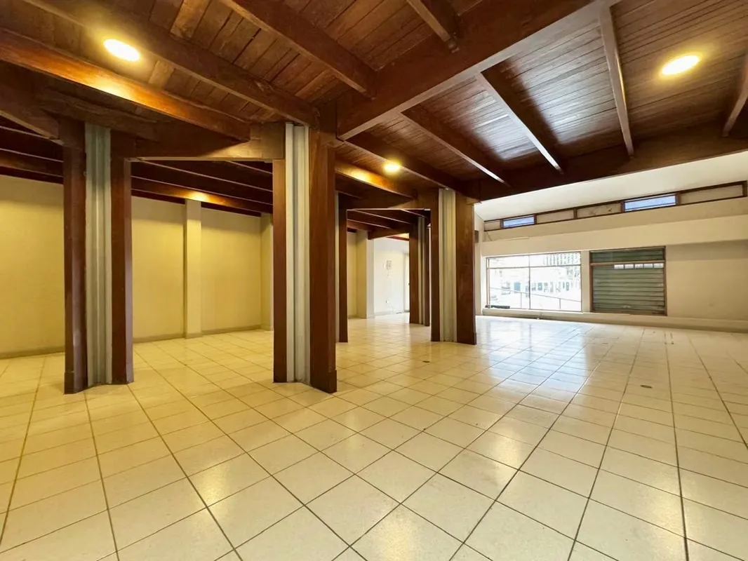 Se ofrece en venta un versatil local comercial, recién remodelado y listo para recibir a tu negocio. Con un diseño moderno y funcional, este local cuenta con acabados de alta calidad, ... — photo 5