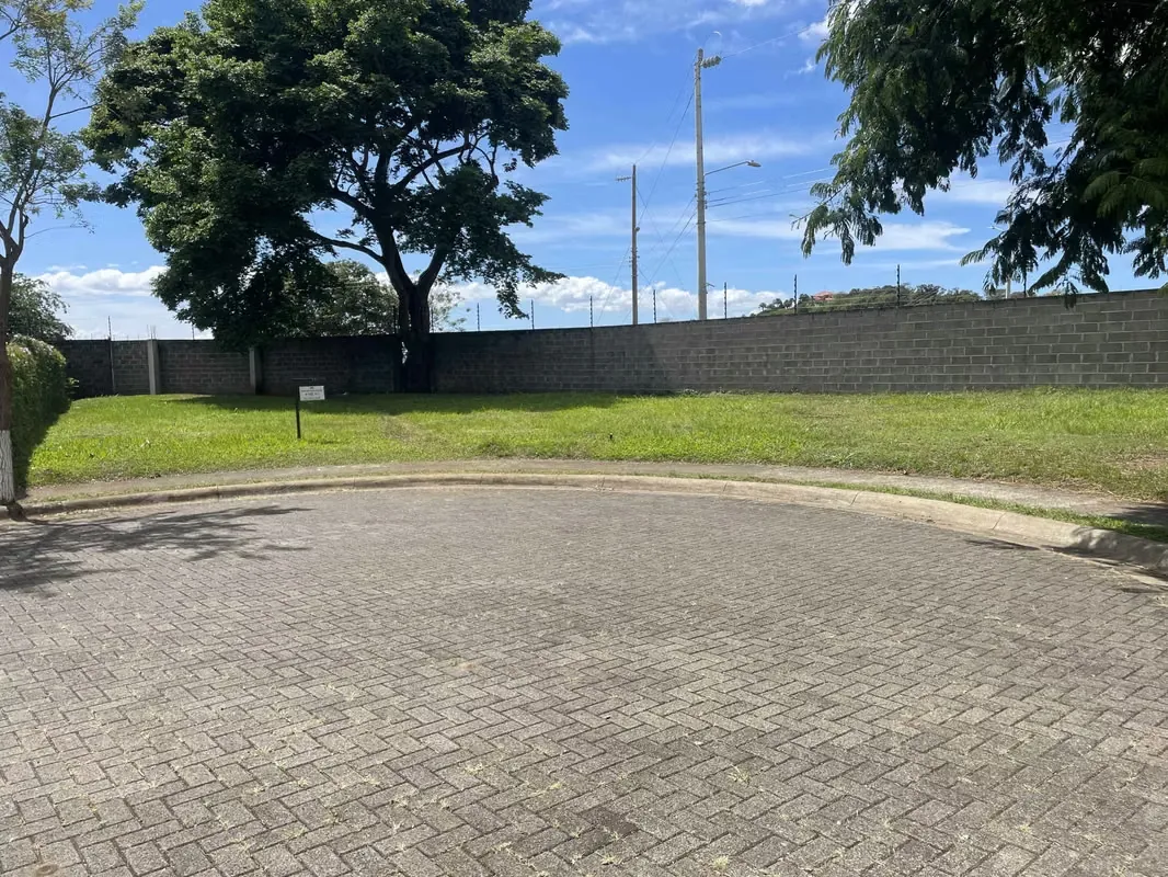 Lote en Venta en Grecia – Lote Plano y Esquinero en Condominio
