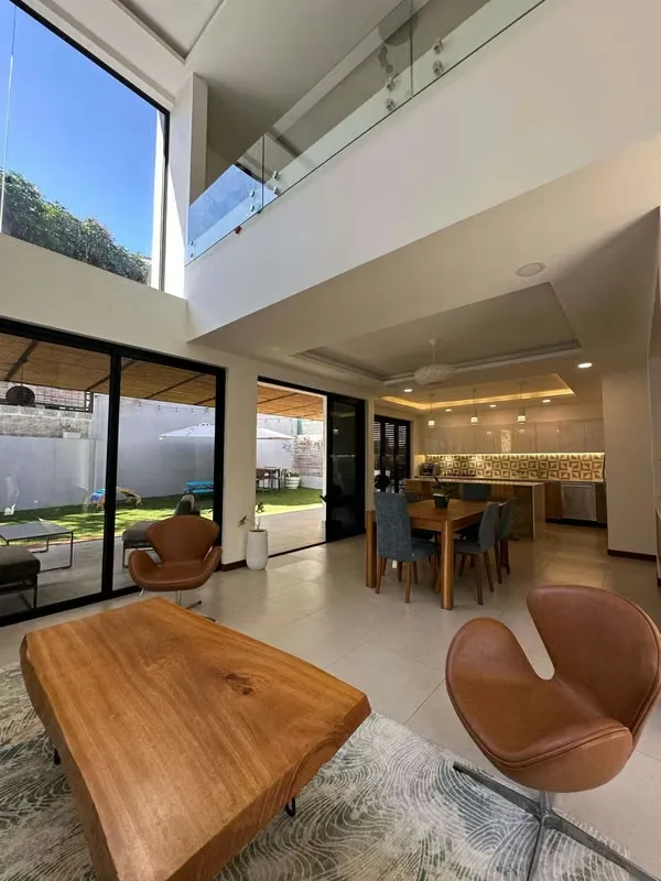 Esta residencia de ensueño, con acabados de primera, ha sido diseñada para aquellos que buscan lo extraordinario. Cada detalle, desde la ...