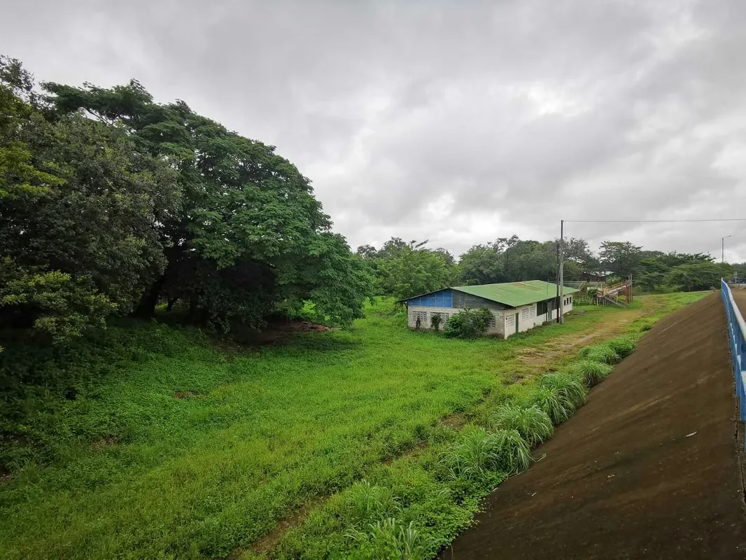 Venta de finca en Liberia, El Salto, frente autopista.