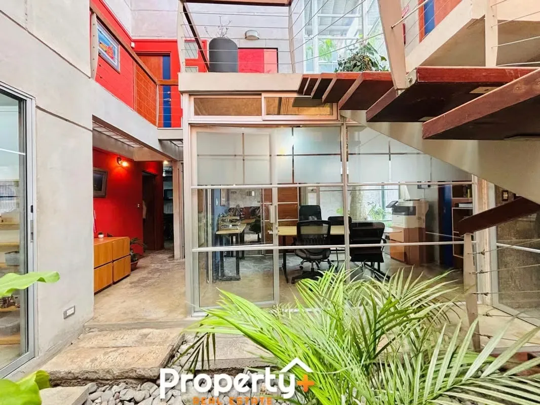 Edificio en Venta - Oficinas para alquilar en Santa Ana - Conveniente ubicación