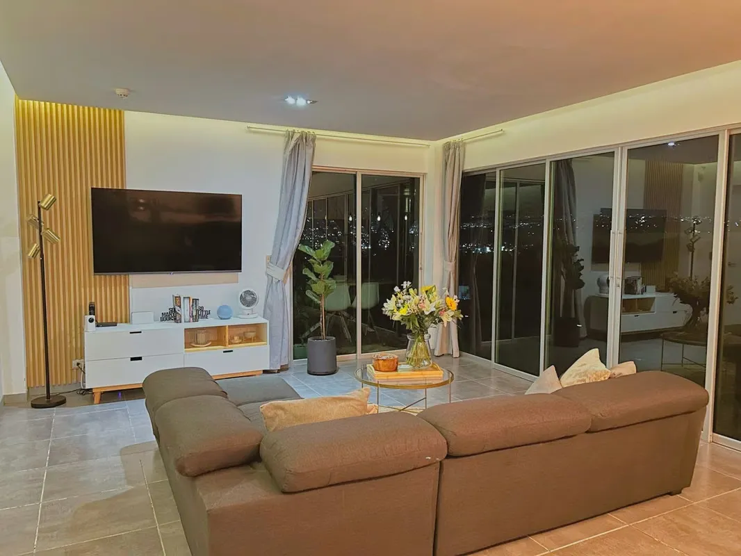 Apartment for Rent in Santa Ana!!