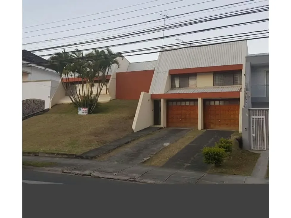 Cómoda casa de una planta con estratégica ubicación en Trejos Montealegre, San Rafael de Escazú. PRECIO: ¢200.000.000,00