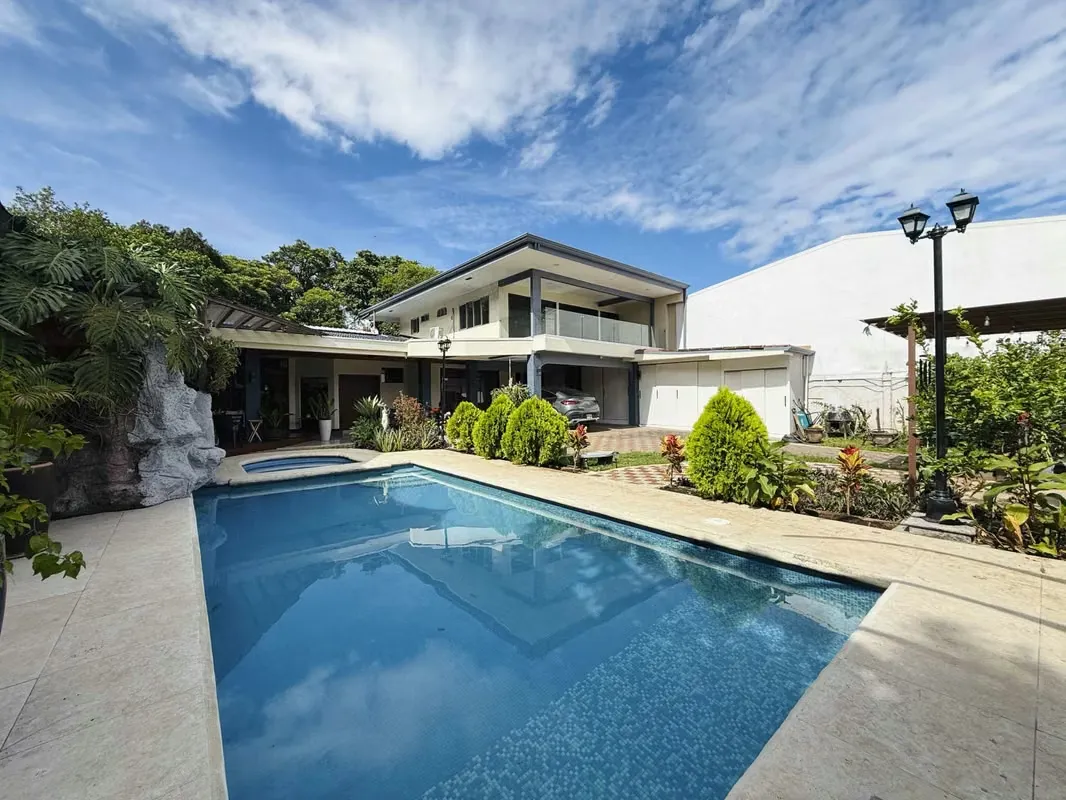 House and Office for Sale in Ciudad Colón, San José
