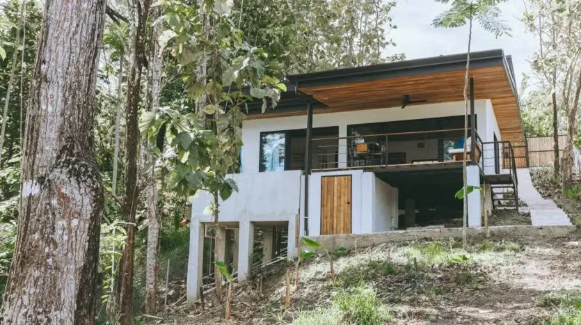 Venta de casa con piscina en Playa hermosa - Puntarenas