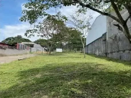 Lote con uso de suelo residencial en Calle El Llano en Bello Horizonte de Escazú con acceso mediante servidumbre.