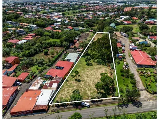 ¡Invierte en el futuro! Se vende espectacular lote de terreno de 6,053 m² ubicado a solo 300 metros de la Plaza de los Deportes de San ...