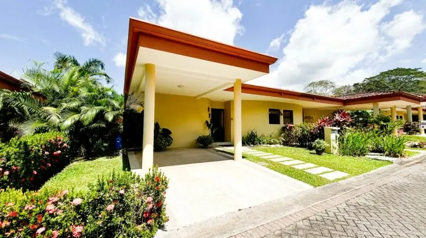 Venta de casa en Villa de Ensueño en Punta Leona - Puntarenas