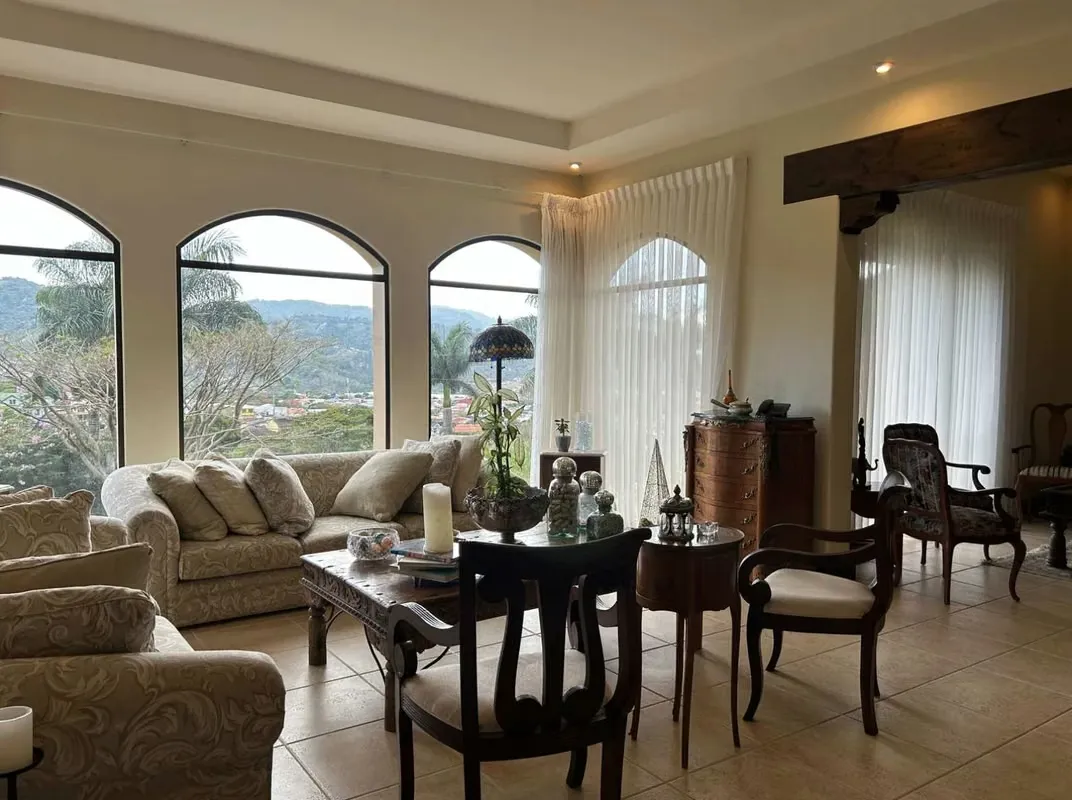 For Sale House in Exclusive Residential - Pinares, Curridabat