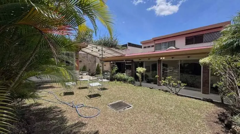 House for Sale in Curridabat with Spacious Areas and 525 m² Lot