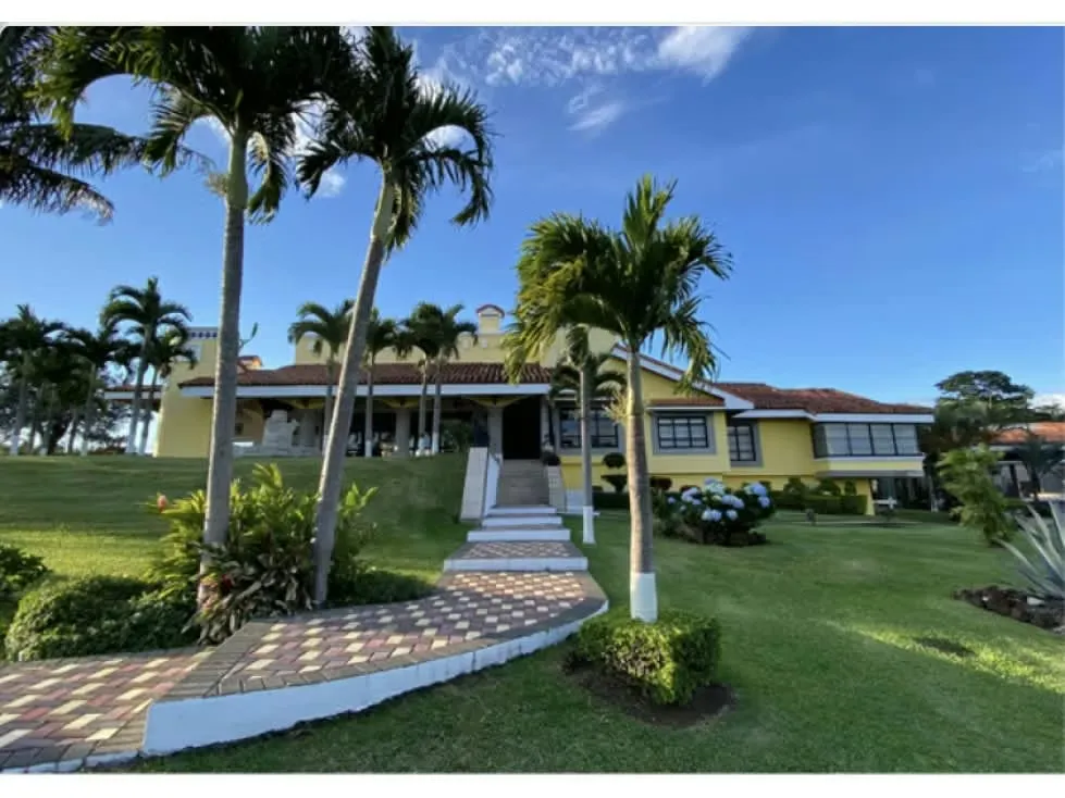 VENTA HERMOSA PROPIEDAD CON 3 CASAS, SANTA BARBARA, HEREDIA 4084 (GC)