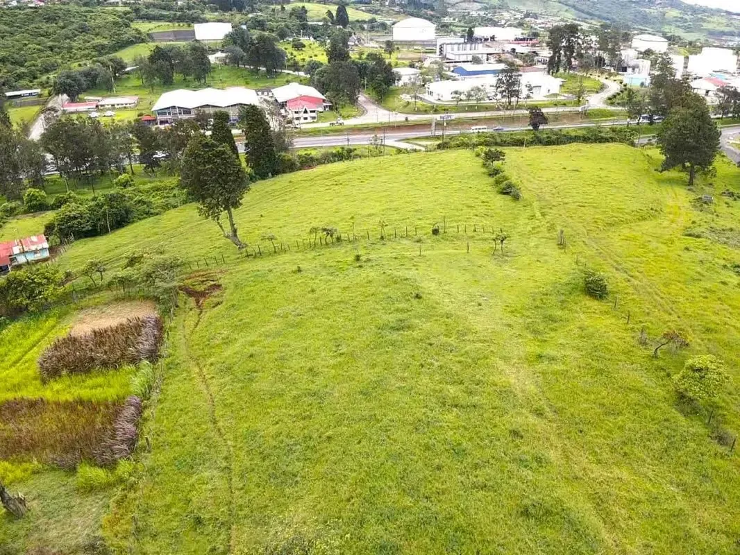 For sale industrial land with a Class 3 Permit, located in Ochomogo in the province of Cartago. This large land offers a total area of 286,120 square meters (28.61 hectares), on a ...