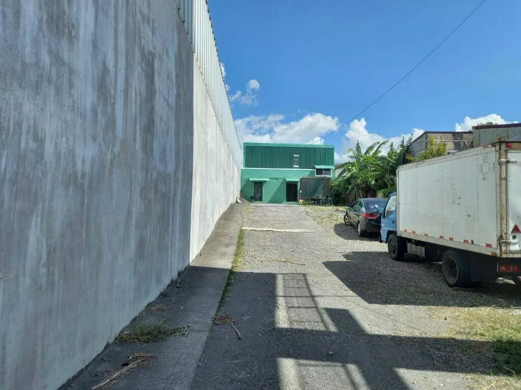 Venta Propiedad Comercial en Guadalupe dos frentes amplio parqueo