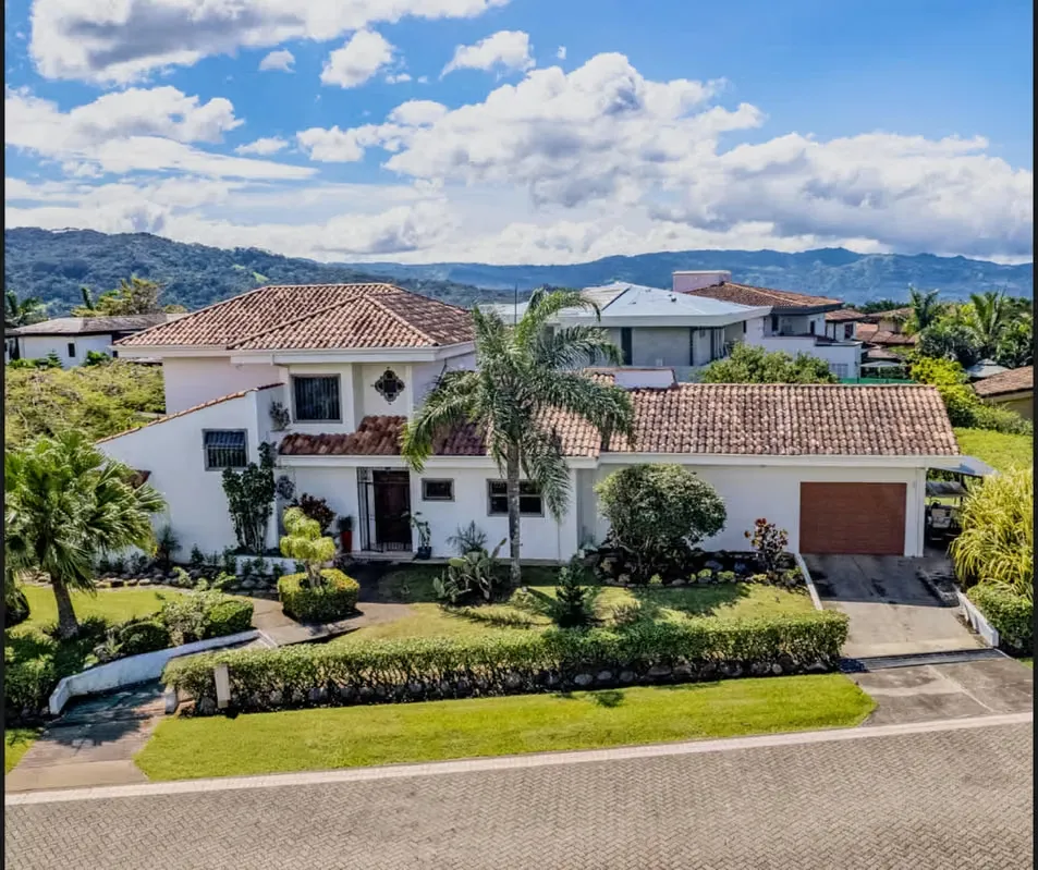 Luxury Home for Sale – Hacienda Los Reyes, La Guácima