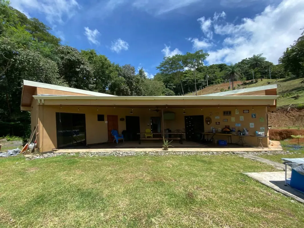 VENTA Hermosa quinta con casa en condominio en San Pedro de Turrubares