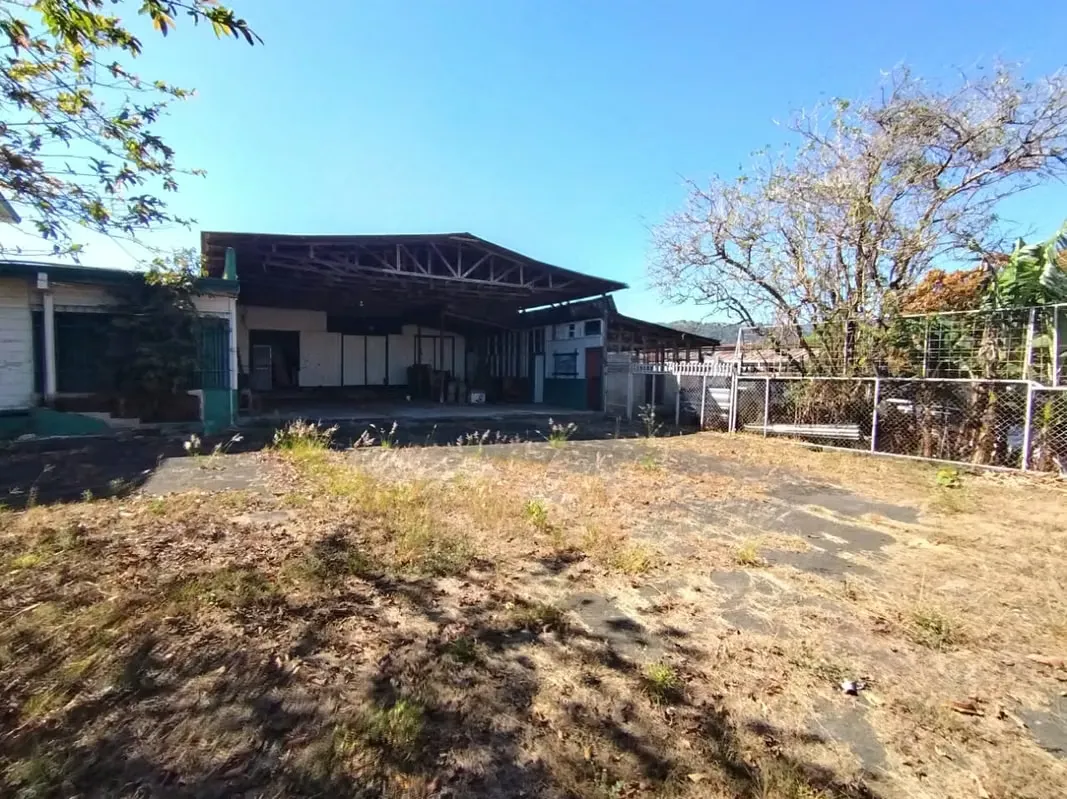 Se vende lote de 3342 m2 en Desamparados, Calle Fallas.PP