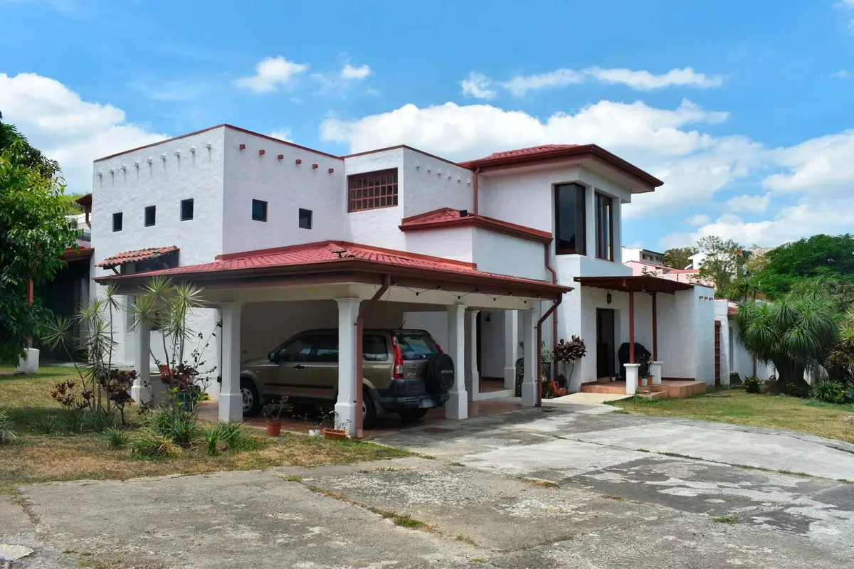 FOR SALE - INDEPENDENT HOUSE IN ESCAZÚ, GUACHIPELIN