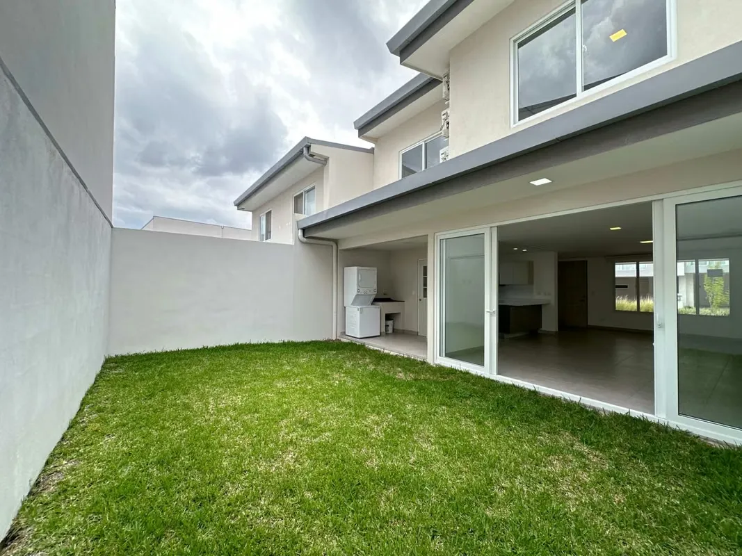 HOUSE FOR RENT IN A GATED COMMUNITY IN GUACHIPELÍN