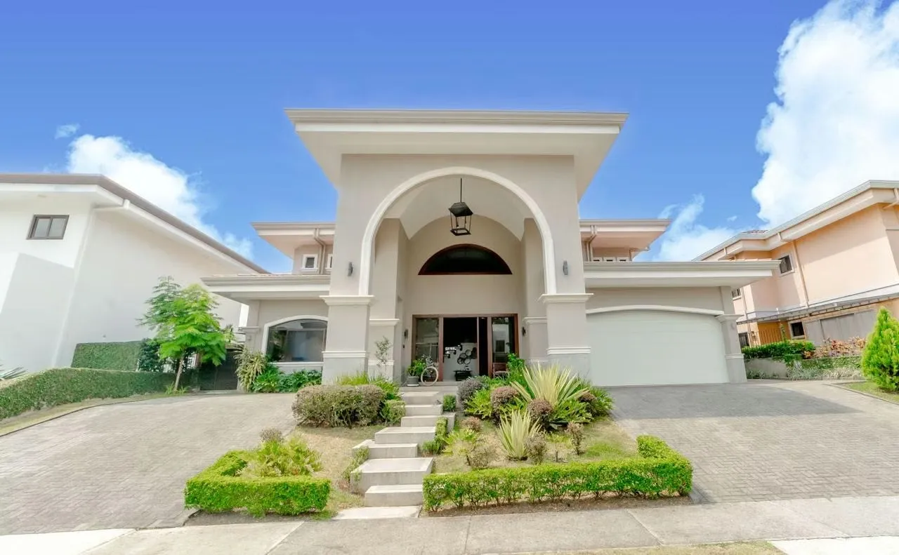 Luxury Property for Sale in Río Oro, Santa Ana (MA).