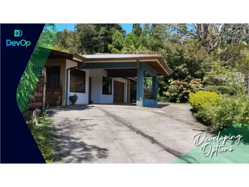 Terreno con casa de dos pisos a la venta, San Rafael de Heredia