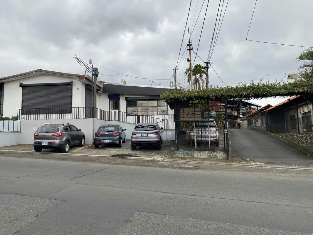 PROPERTY WITH MIXED LAND USE, 3 LARGE HOUSES, AND A WAREHOUSE...