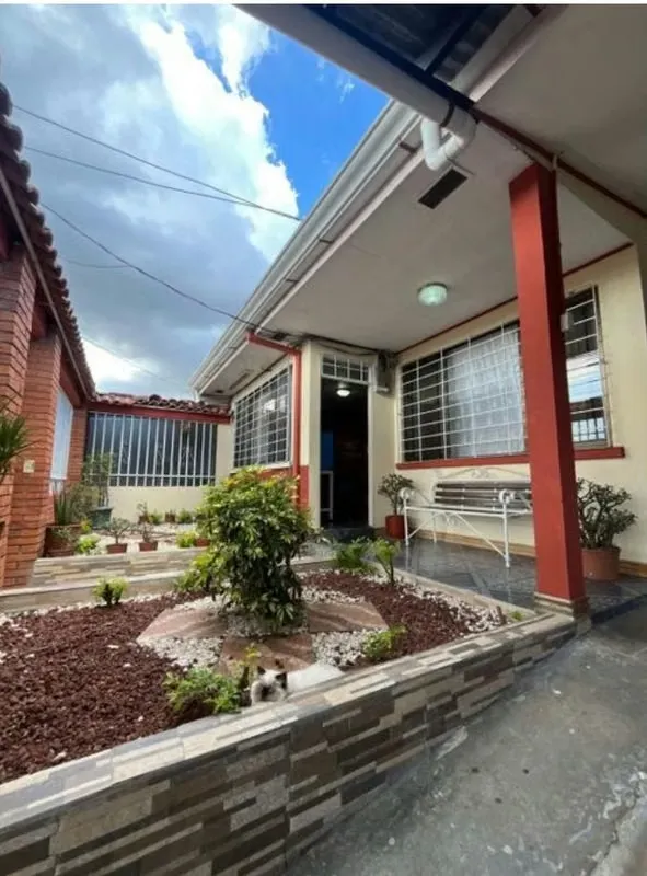 SE VENDE DE OPORTUNIDAD, CASA CON ANEXO DE UN APARTAMENTO MUY COMPLETO