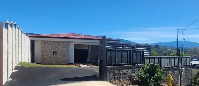Casa en venta en Naranjo, hermosas vistas, terraza, estilo contemporáneo