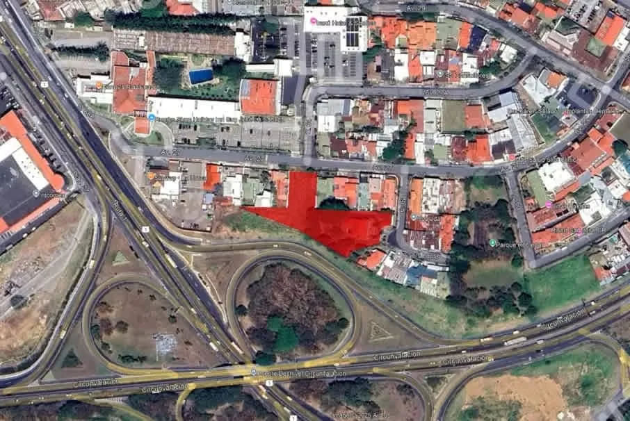 Ubicado en el cantón central de San José, distrito La Uruca, este terreno de 3.814,22 m² goza de una ubicación privilegiada con 25 metros de frente sobre una calle de alto ...