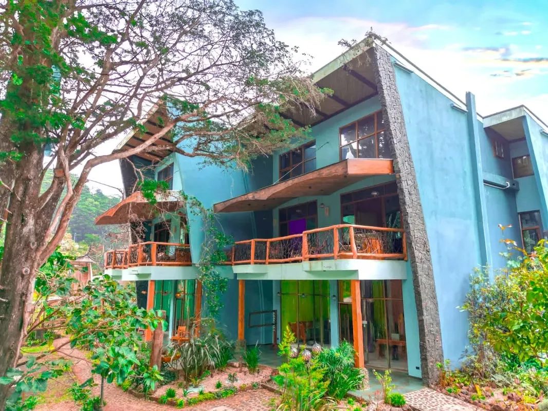 Casa con Local Comercial en Tirol. Uso Suelo Mixto, San Rafael de Heredia