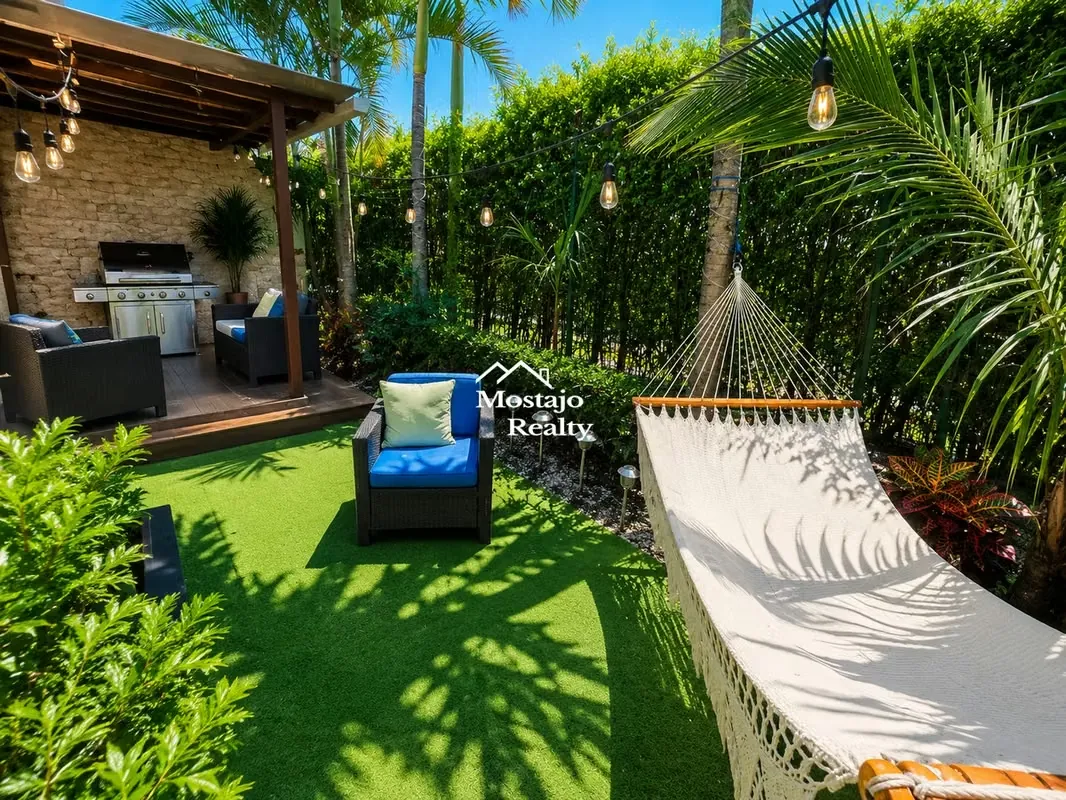 Alquiler de casa esquinera, Condominio Parques del Sol, Santa Ana