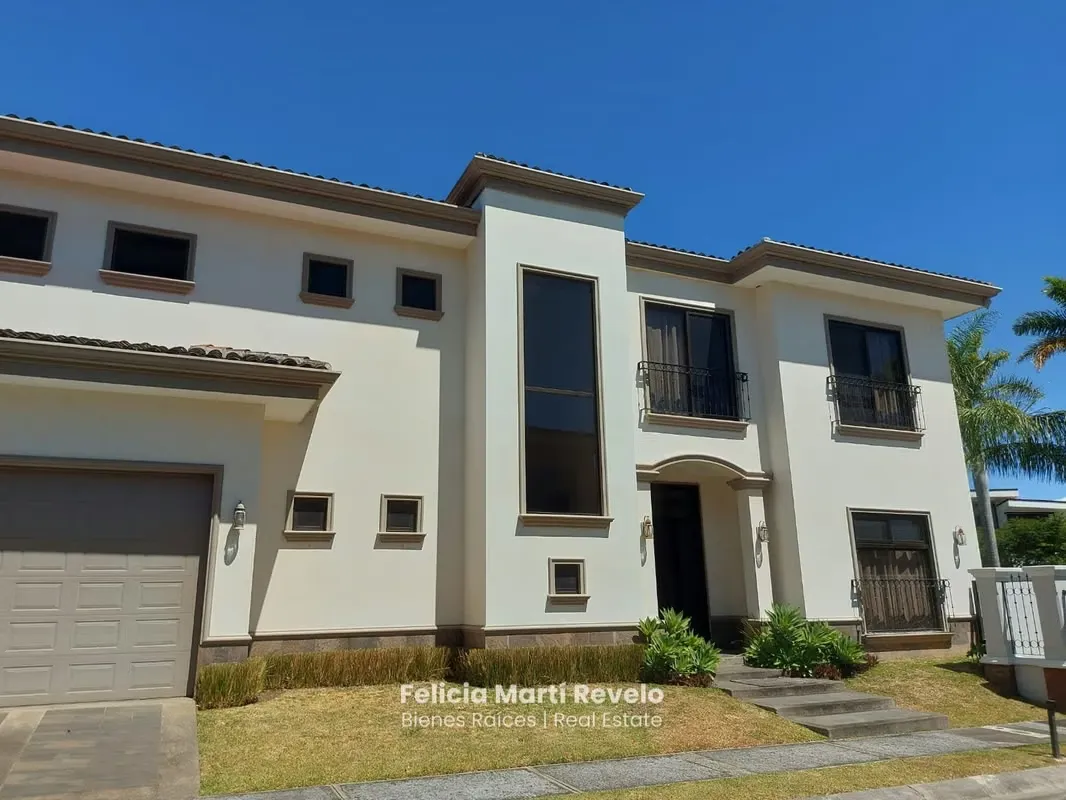 VENTA Lujosa Casa 5 hab. en Hacienda del Sol