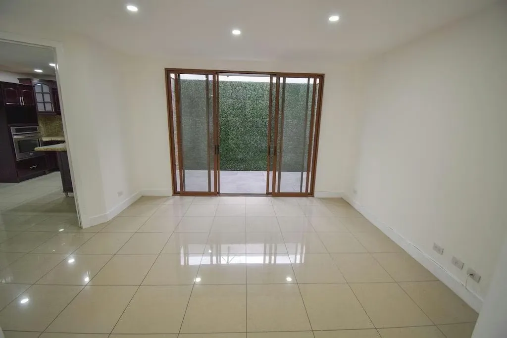 Casa en Condominio en Guachipelín de Escazú en venta!