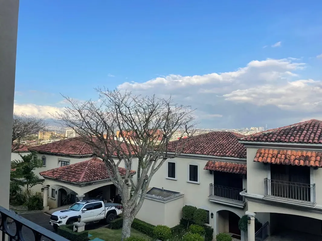 ALQUILER DE APARTAMENTO EN CERRO ALTO*