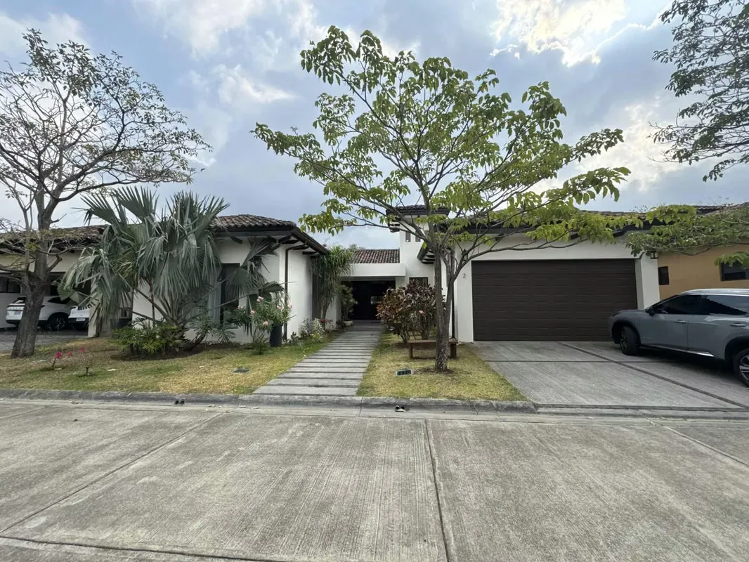 SPECTACULAR LUXURY HOME IN SANTA ANA, LINDORA! EVERYTHING YOU NEED AND MORE