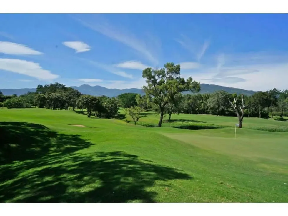Lote en Cariari frente al campo de Golf. Aproveche !